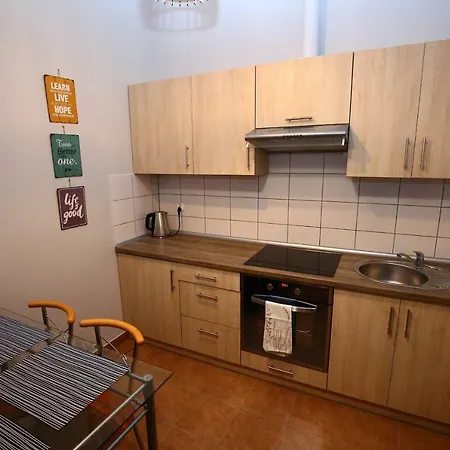 Szabla Apartment *
